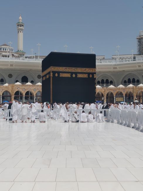 Umrah package from Karachi — pilgrims at the Kaaba